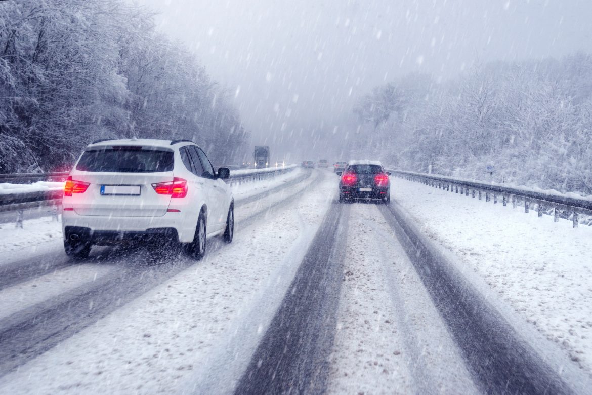 Schnee und Sommerreifen passen nicht zusammen - Bußgeld und Punkte bei falscher Bereifung