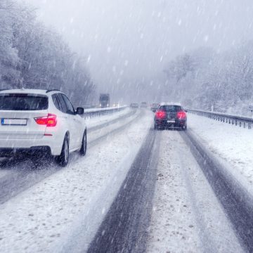 Schnee und Sommerreifen passen nicht zusammen - Bußgeld und Punkte bei falscher Bereifung