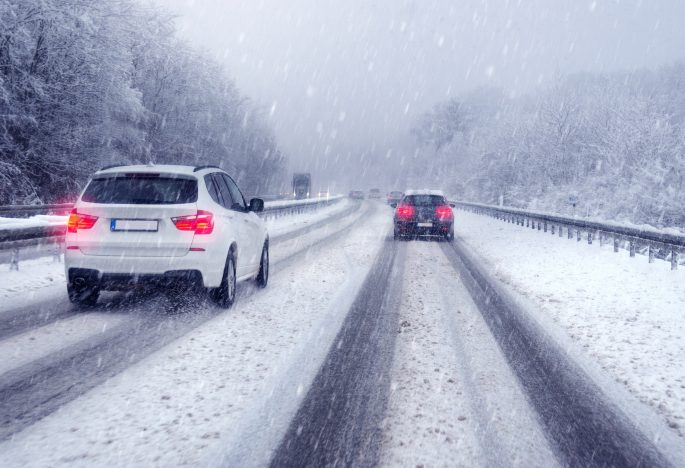 Schnee und Sommerreifen passen nicht zusammen - Bußgeld und Punkte bei falscher Bereifung